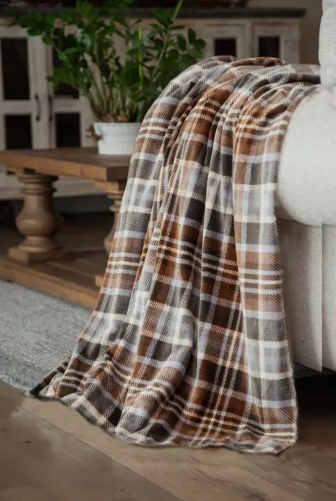 Light Autumn Plush Throw